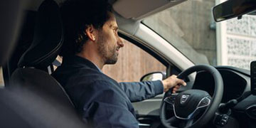 Yüksekliği ve derinliği ayarlanabilen direksiyon